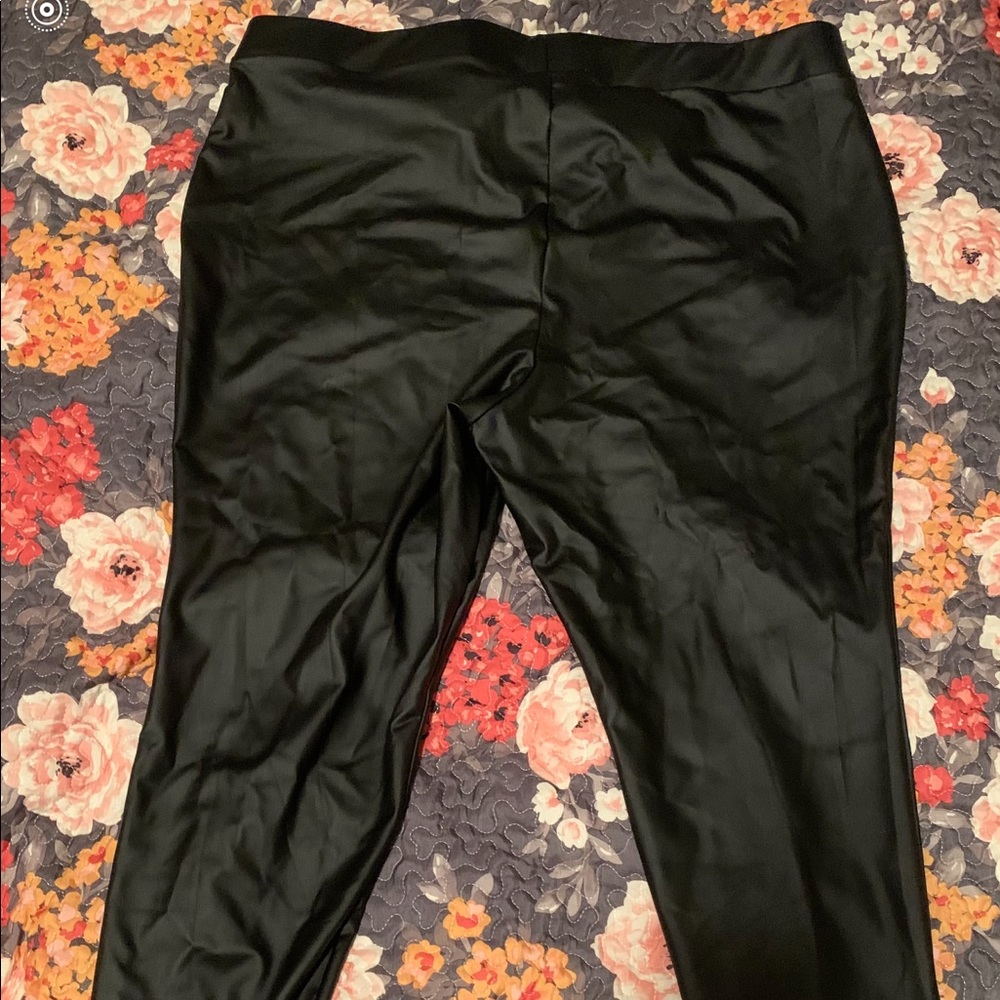 Torrid Faux leather leggings new w/o tags size 4